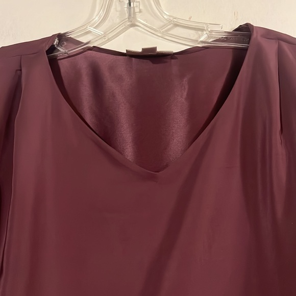 Nordstrom plum notched cap sleeve v neck 100% silk top - Picture 2 of 9